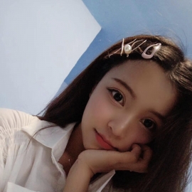 南门妍妍，颜值身材俱佳的兼职