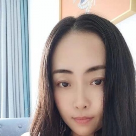 一个娇小玲珑的少妇